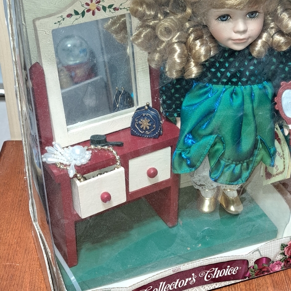 Collectors choice Porcelain doll - Picture 3 of 7